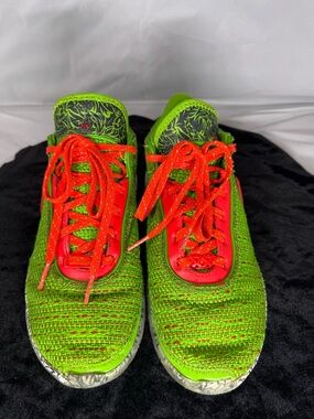 Nike LeBron 20 "Stocking Stuffer Sneakers Christmas themed Grinch sz 7Y